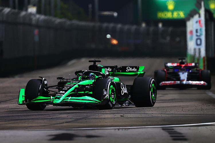 Valtteri Bottas leads Daniel Ricciardo on track during the Singapore GP at Marina Bay Street Circuit, September 22, 2024.