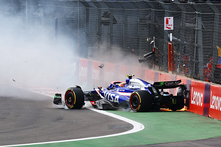 Yuki Tsunoda crashes at the start of the Mexico GP at Autodromo Hermanos Rodriguez, October 27, 2024.